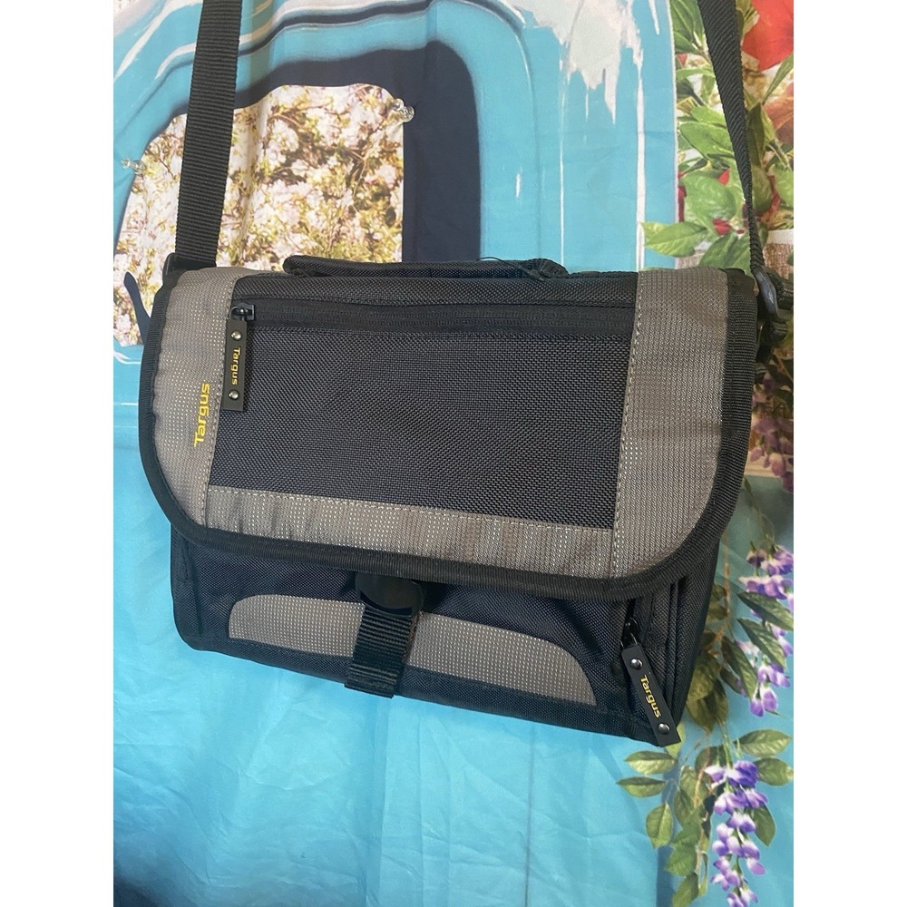Targus Messenger Cross Body Bag 8"x10.5"for iPad/Small laptop/Tablet, Black Gray